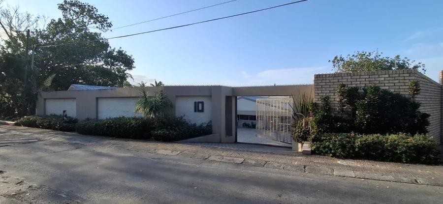 7 Bedroom Property for Sale in Bonza Bay Eastern Cape